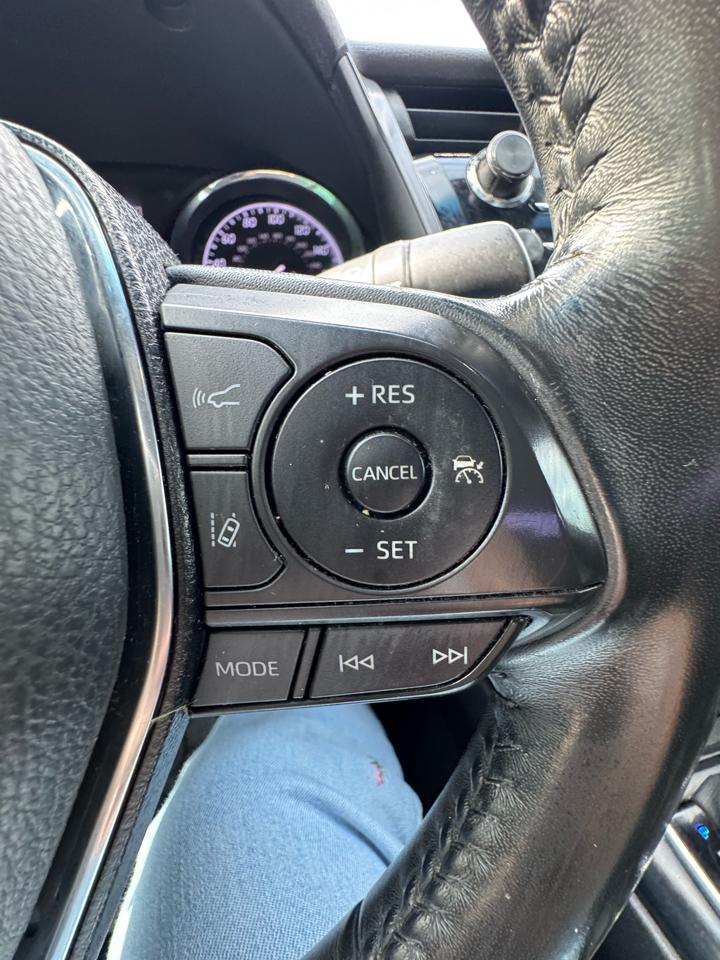 Toyota Camry SE Auto (Natl) 2020