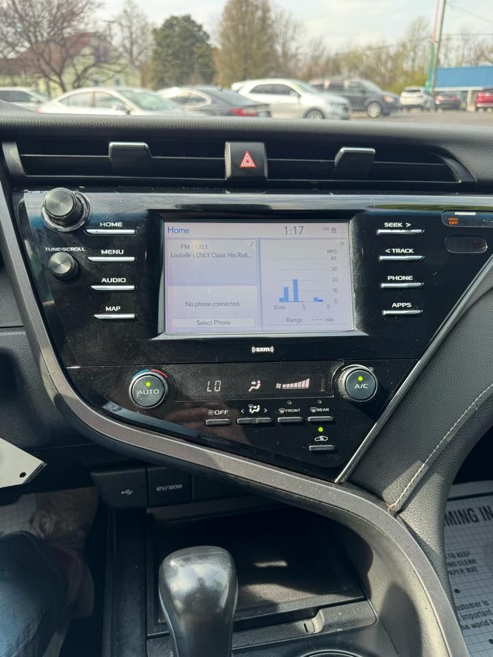 Toyota Camry SE Auto (Natl) 2020