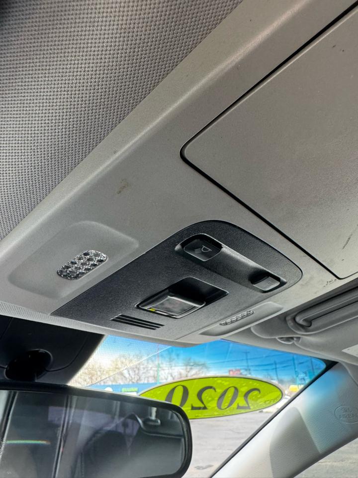 Toyota Camry SE Auto (Natl) 2020