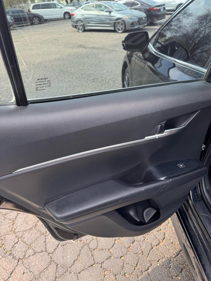 Toyota Camry SE Auto (Natl) 2020