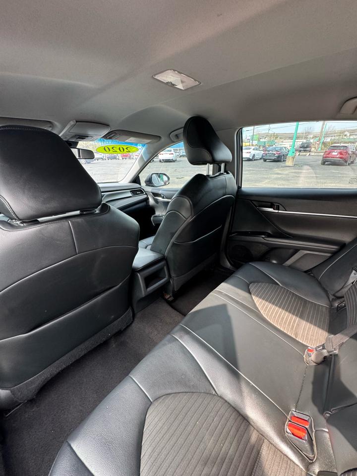 Toyota Camry SE Auto (Natl) 2020