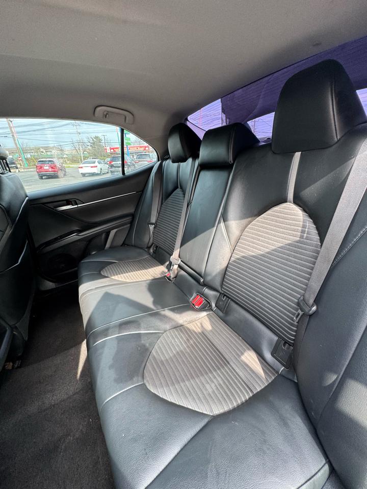 Toyota Camry SE Auto (Natl) 2020