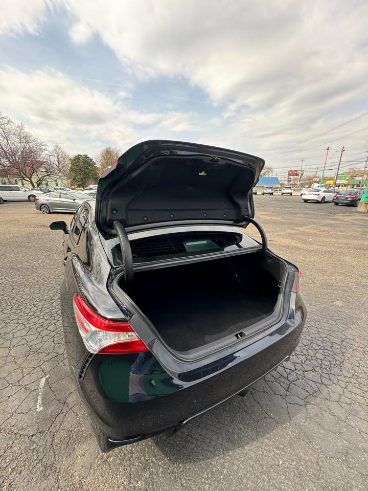 Toyota Camry SE Auto (Natl) 2020