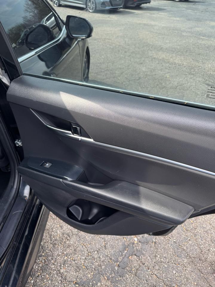 Toyota Camry SE Auto (Natl) 2020