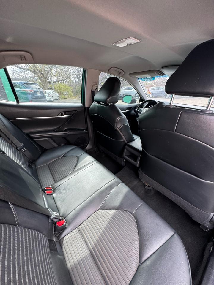 Toyota Camry SE Auto (Natl) 2020