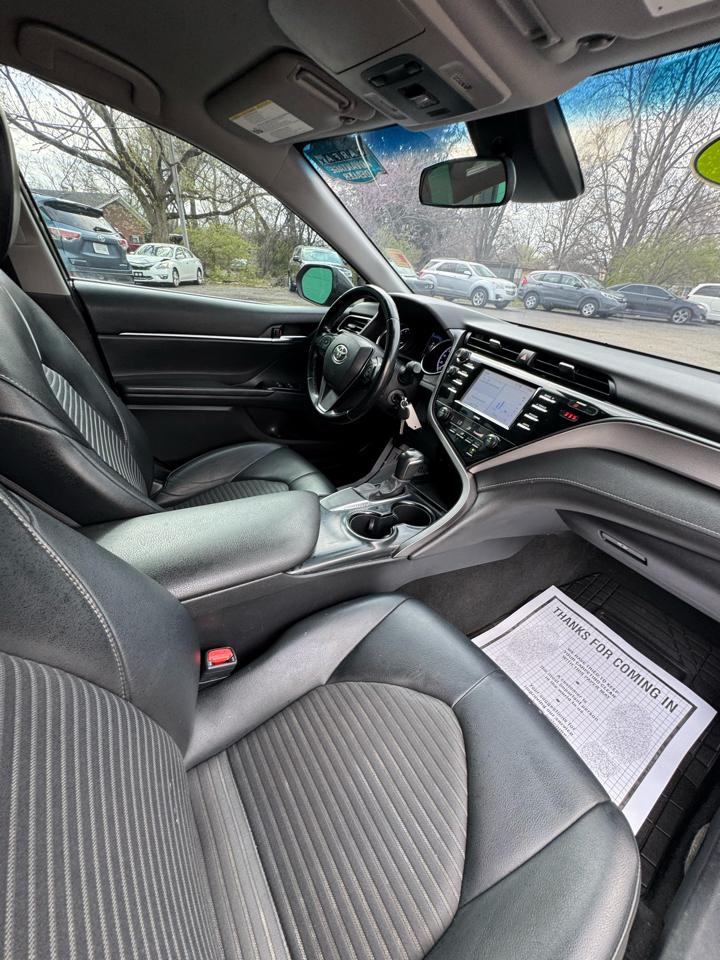 Toyota Camry SE Auto (Natl) 2020