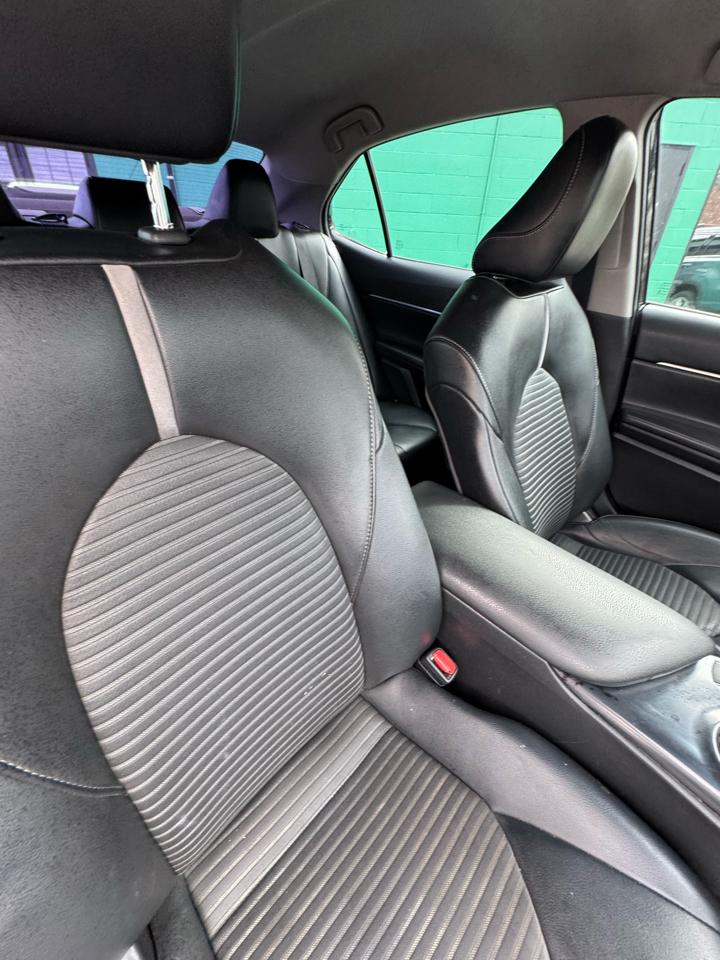 Toyota Camry SE Auto (Natl) 2020