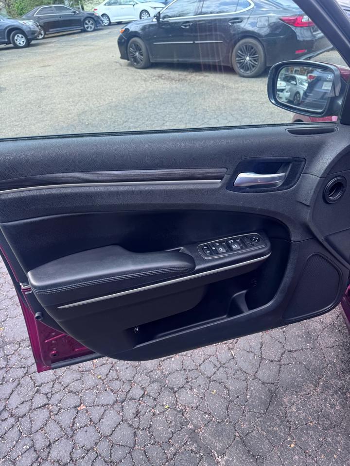 Chrysler 300 Touring L RWD 2022