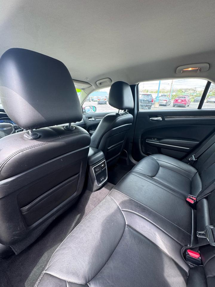 Chrysler 300 Touring L RWD 2022