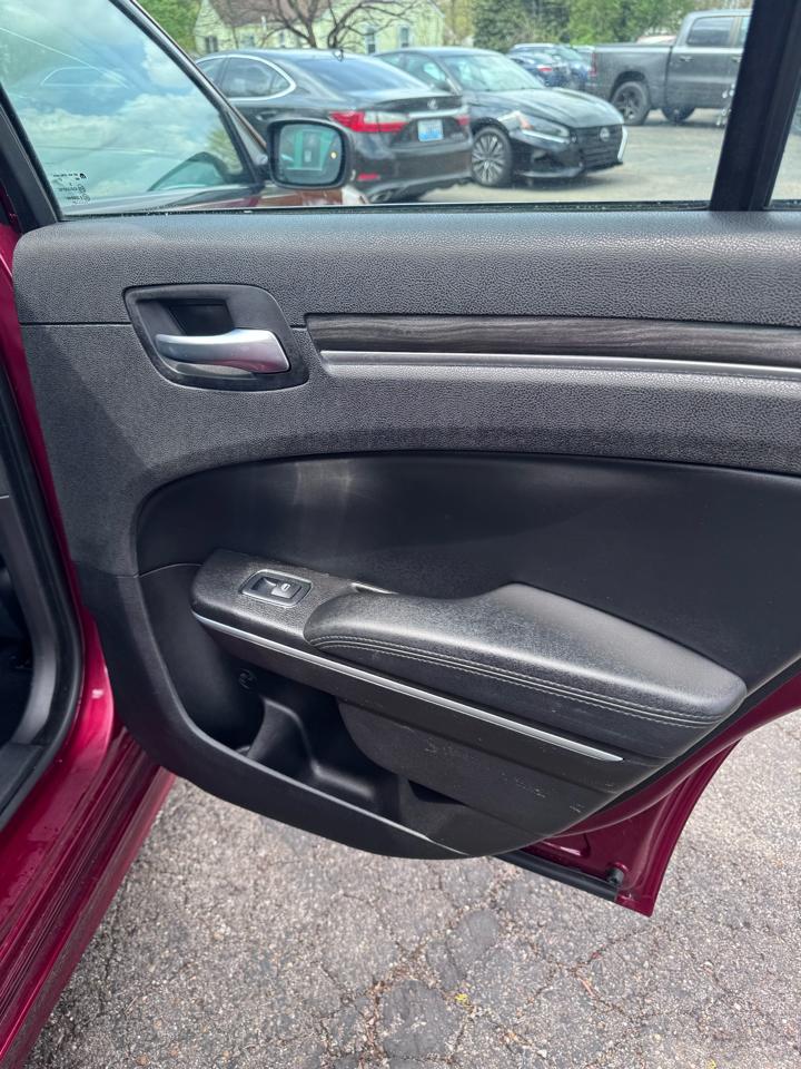 Chrysler 300 Touring L RWD 2022