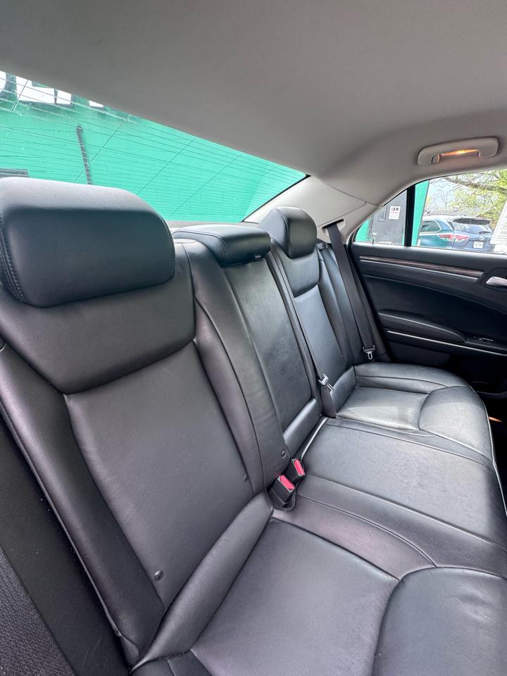 Chrysler 300 Touring L RWD 2022