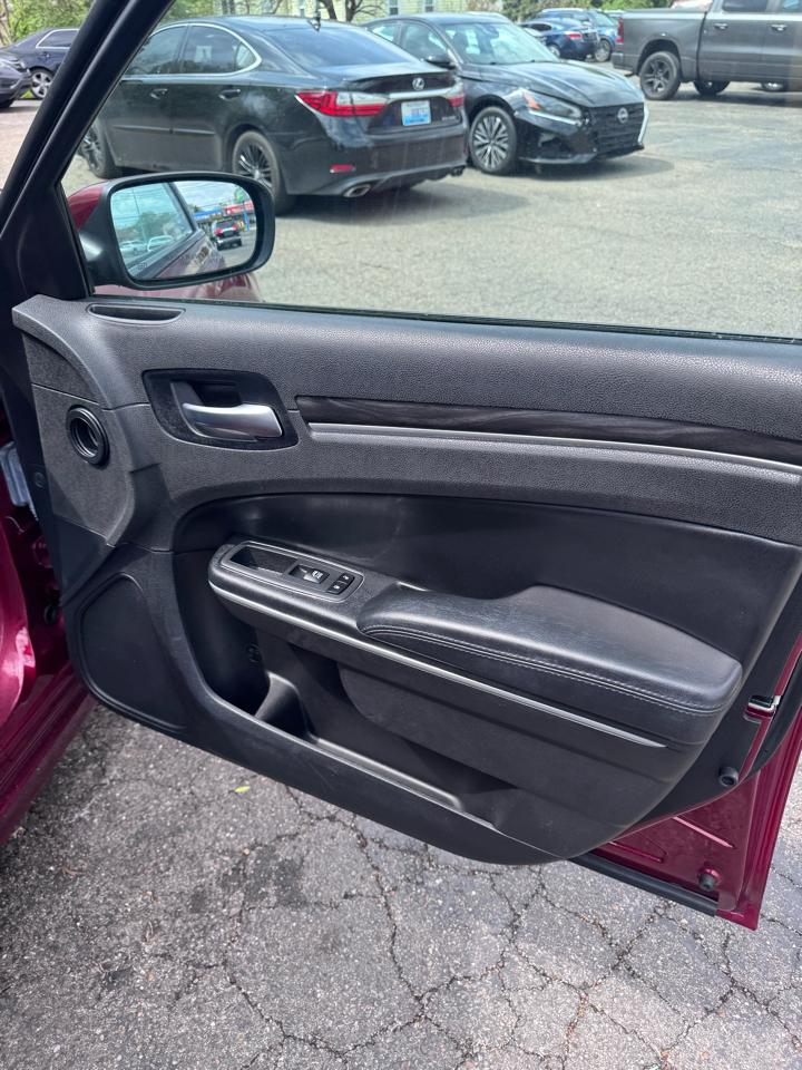 Chrysler 300 Touring L RWD 2022