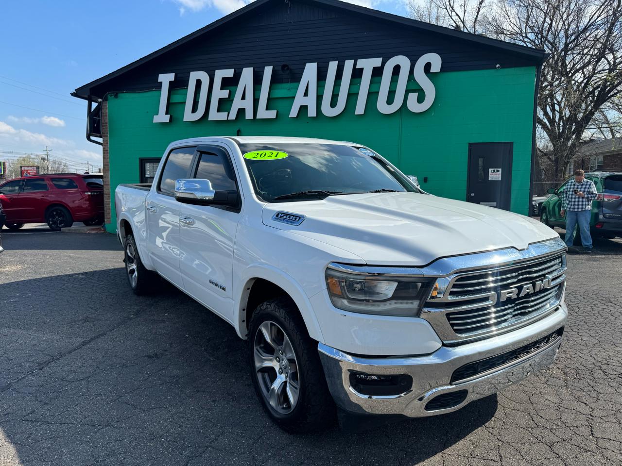 RAM 1500 Laramie 4x4 Crew Cab 5'7" Box 2021
