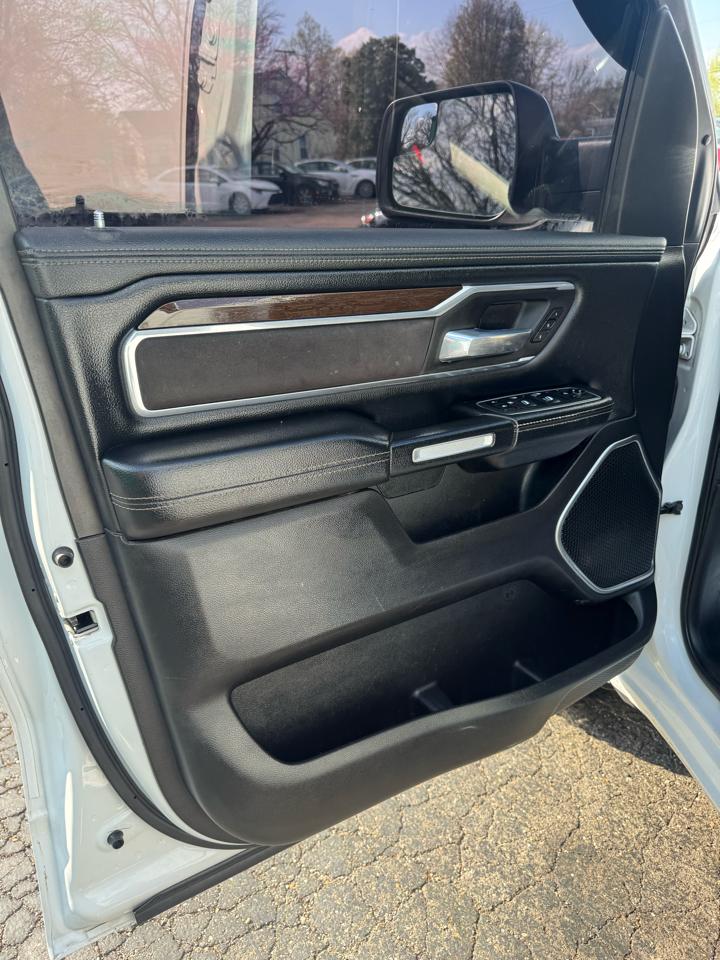 RAM 1500 Laramie 4x4 Crew Cab 5'7" Box 2021