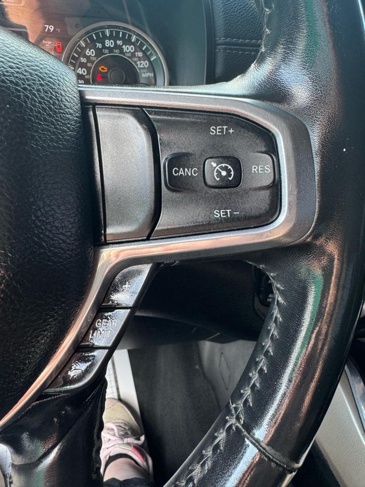 RAM 1500 Laramie 4x4 Crew Cab 5'7" Box 2021