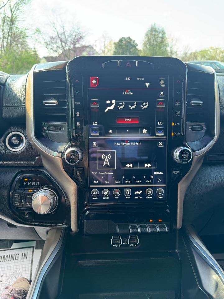 RAM 1500 Laramie 4x4 Crew Cab 5'7" Box 2021