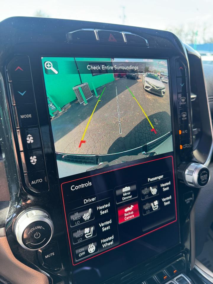 RAM 1500 Laramie 4x4 Crew Cab 5'7" Box 2021