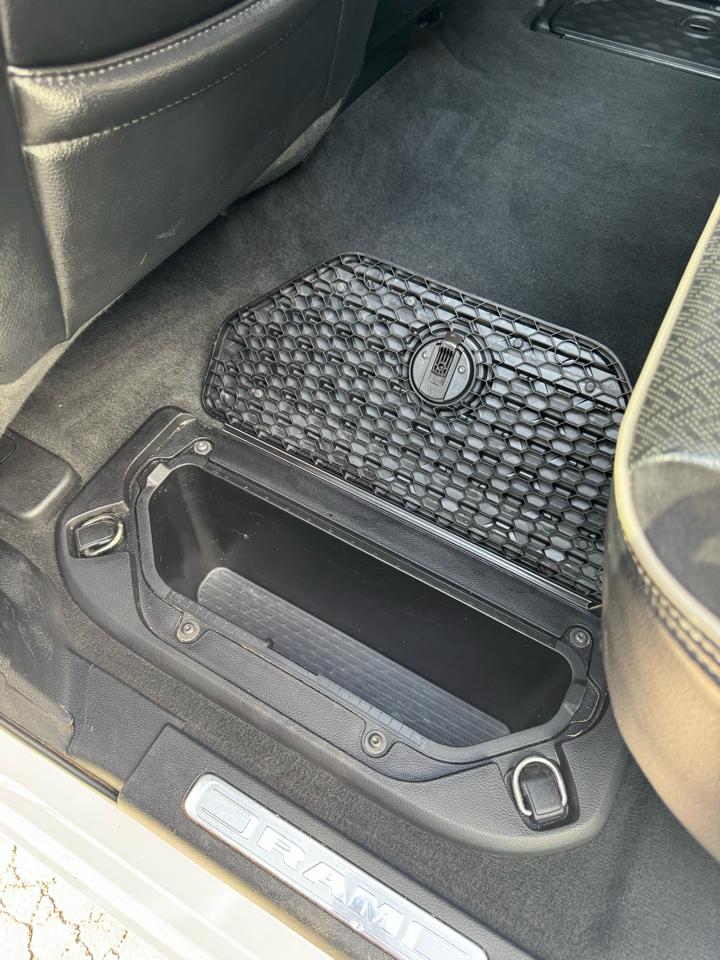 RAM 1500 Laramie 4x4 Crew Cab 5'7" Box 2021