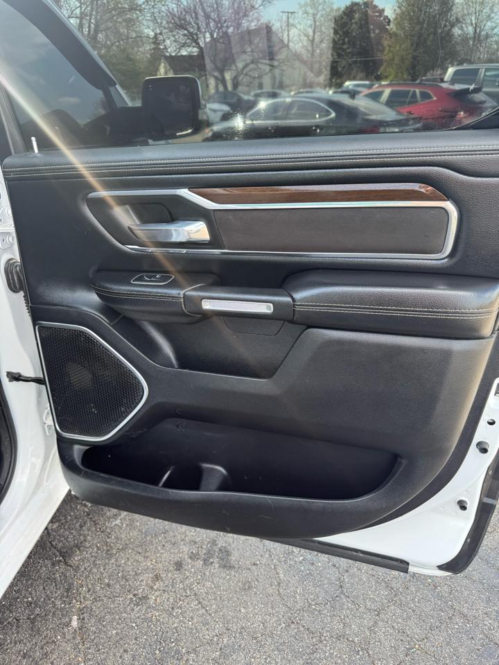 RAM 1500 Laramie 4x4 Crew Cab 5'7" Box 2021