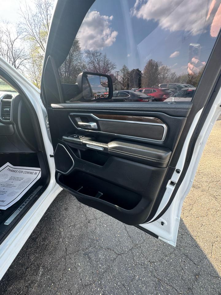 RAM 1500 Laramie 4x4 Crew Cab 5'7" Box 2021