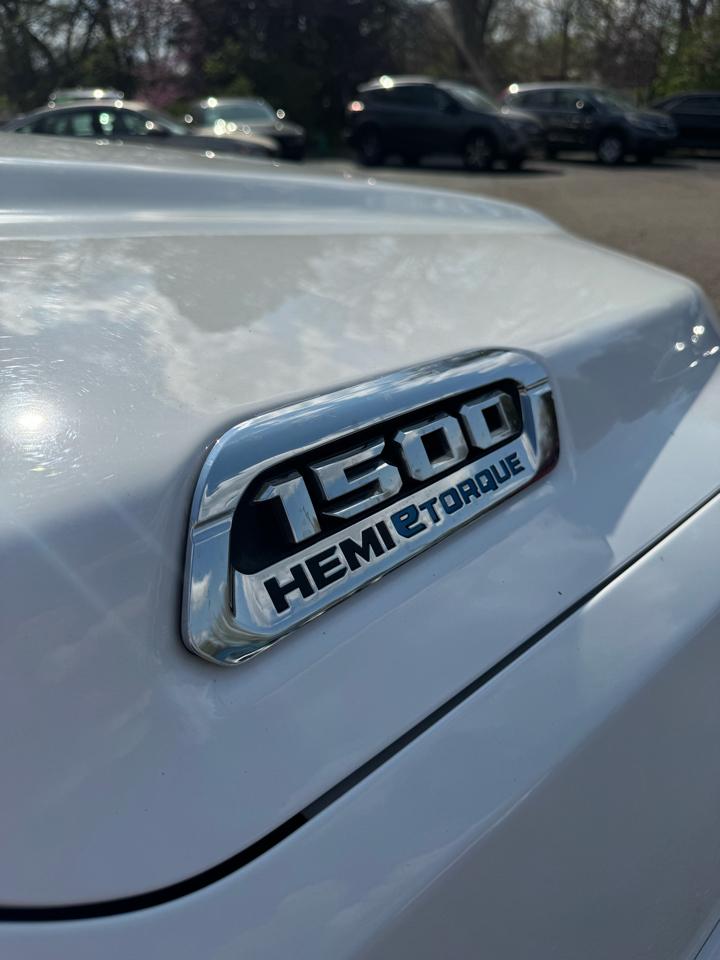 RAM 1500 Laramie 4x4 Crew Cab 5'7" Box 2021