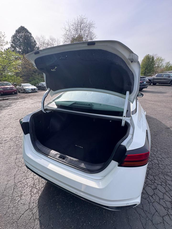 Nissan Altima 2.5 SR Sedan 2022