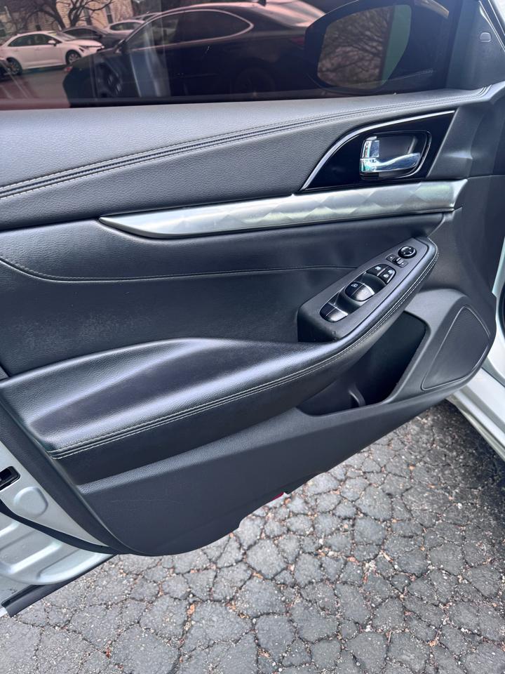 Nissan Maxima SV CVT 2022