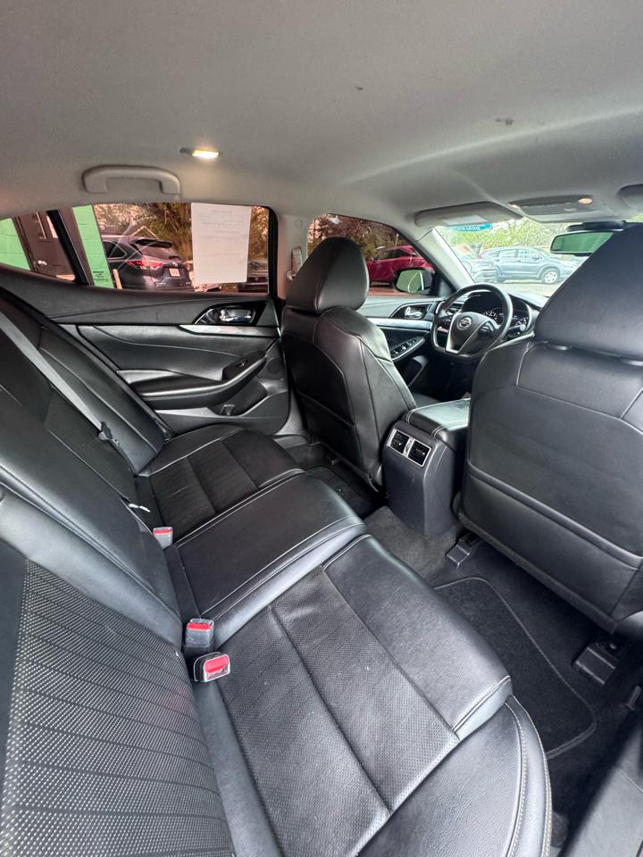 Nissan Maxima SV CVT 2022