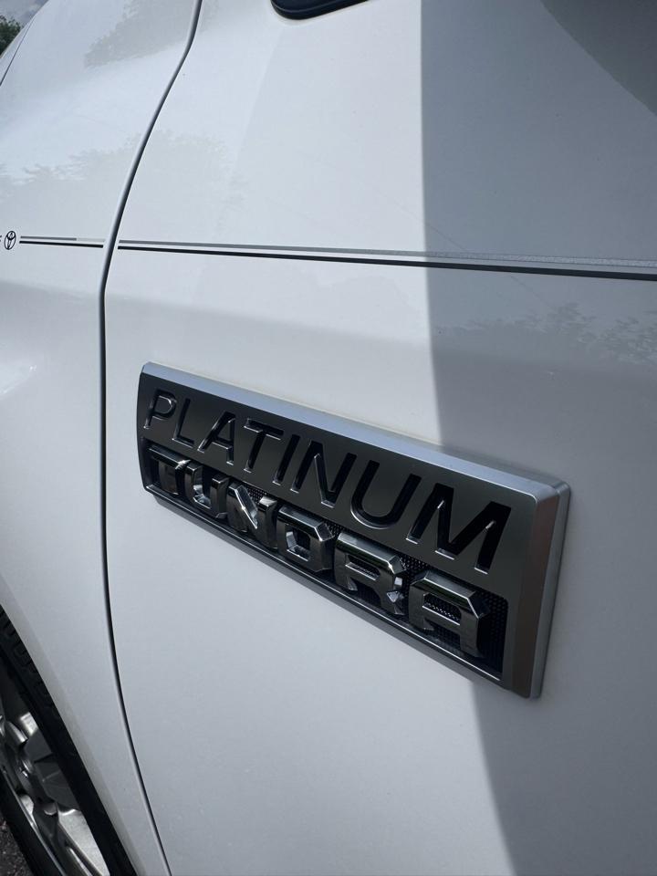 Toyota Tundra 4WD Truck CrewMax 5.7L FFV V8 6-Spd AT Platinum (Natl) 2016