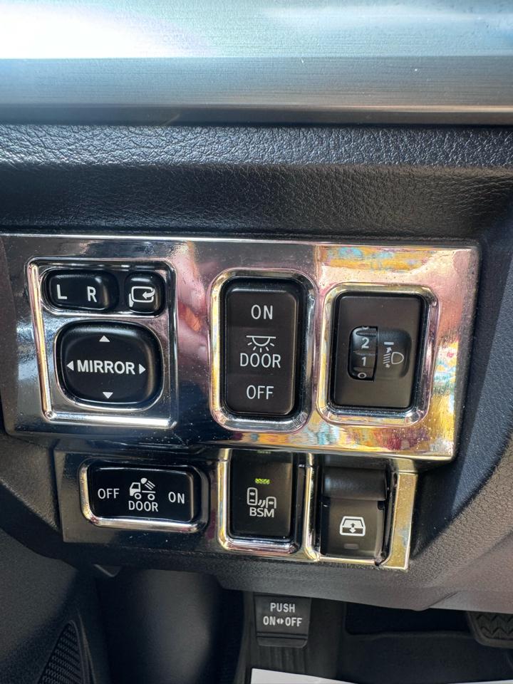 Toyota Tundra 4WD Truck CrewMax 5.7L FFV V8 6-Spd AT Platinum (Natl) 2016