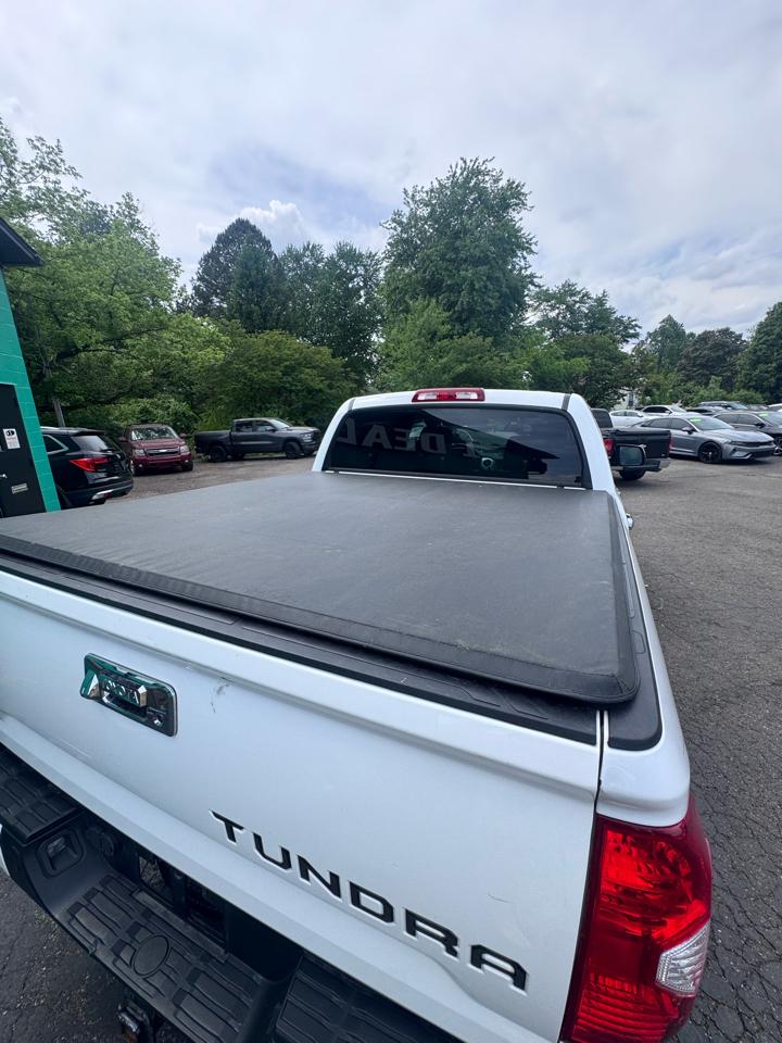 Toyota Tundra 4WD Truck CrewMax 5.7L FFV V8 6-Spd AT Platinum (Natl) 2016