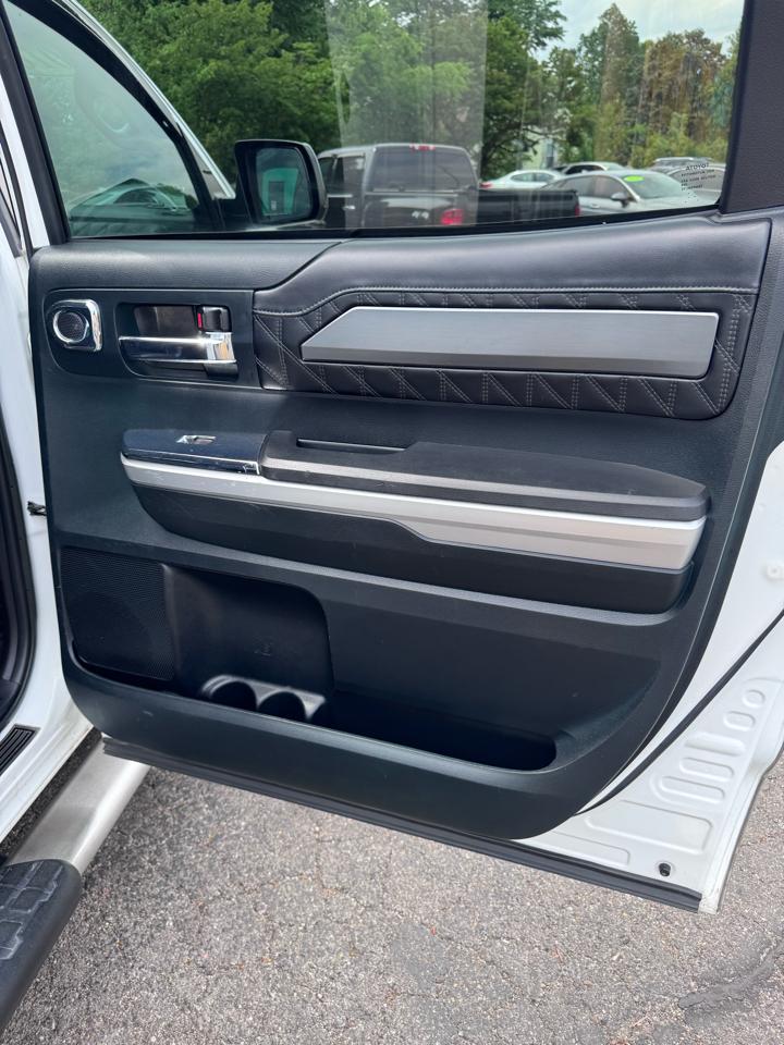 Toyota Tundra 4WD Truck CrewMax 5.7L FFV V8 6-Spd AT Platinum (Natl) 2016