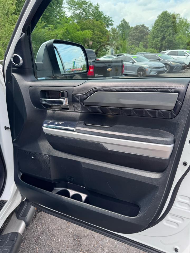 Toyota Tundra 4WD Truck CrewMax 5.7L FFV V8 6-Spd AT Platinum (Natl) 2016