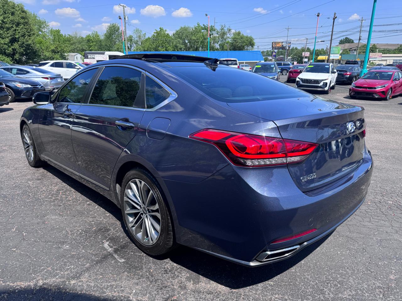 Hyundai Genesis 4dr Sdn V6 3.8L AWD 2015