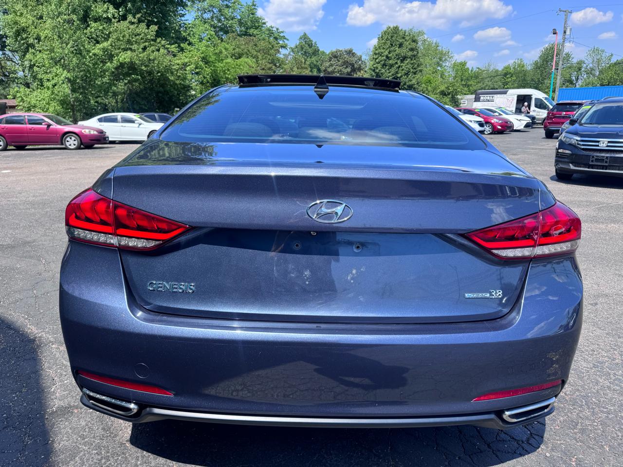 Hyundai Genesis 4dr Sdn V6 3.8L AWD 2015