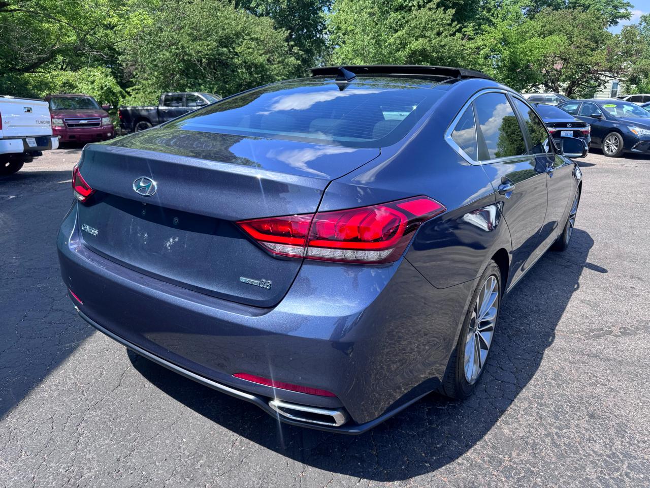 Hyundai Genesis 4dr Sdn V6 3.8L AWD 2015