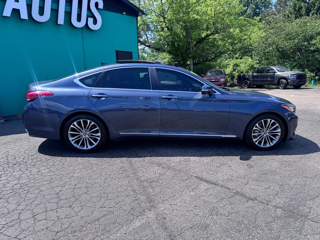 Hyundai Genesis 4dr Sdn V6 3.8L AWD 2015