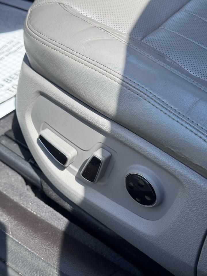 Hyundai Genesis 4dr Sdn V6 3.8L AWD 2015