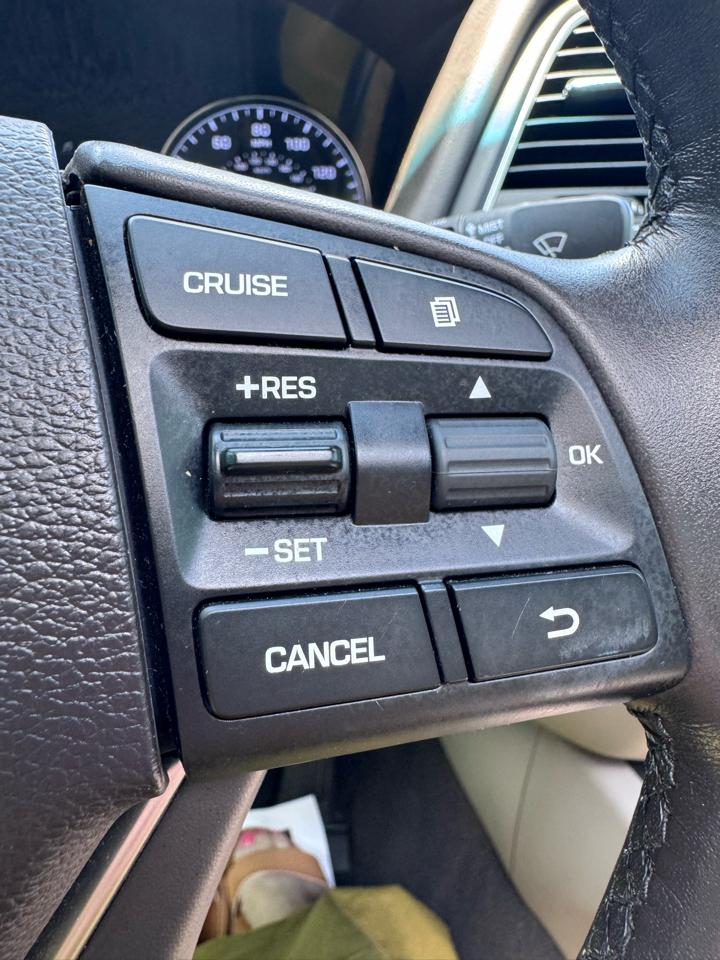 Hyundai Genesis 4dr Sdn V6 3.8L AWD 2015