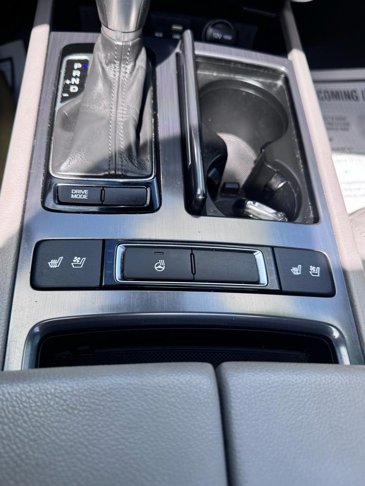 Hyundai Genesis 4dr Sdn V6 3.8L AWD 2015