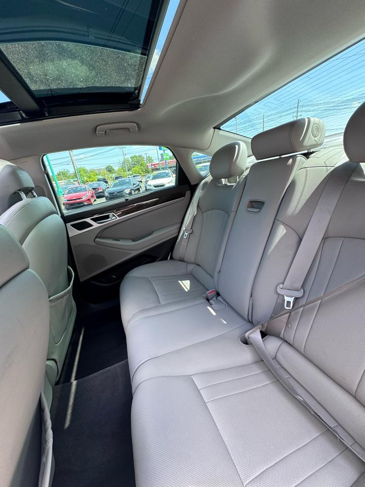 Hyundai Genesis 4dr Sdn V6 3.8L AWD 2015