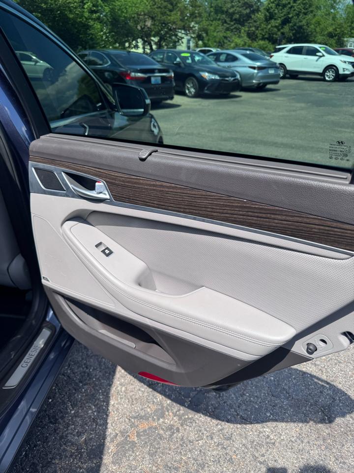 Hyundai Genesis 4dr Sdn V6 3.8L AWD 2015