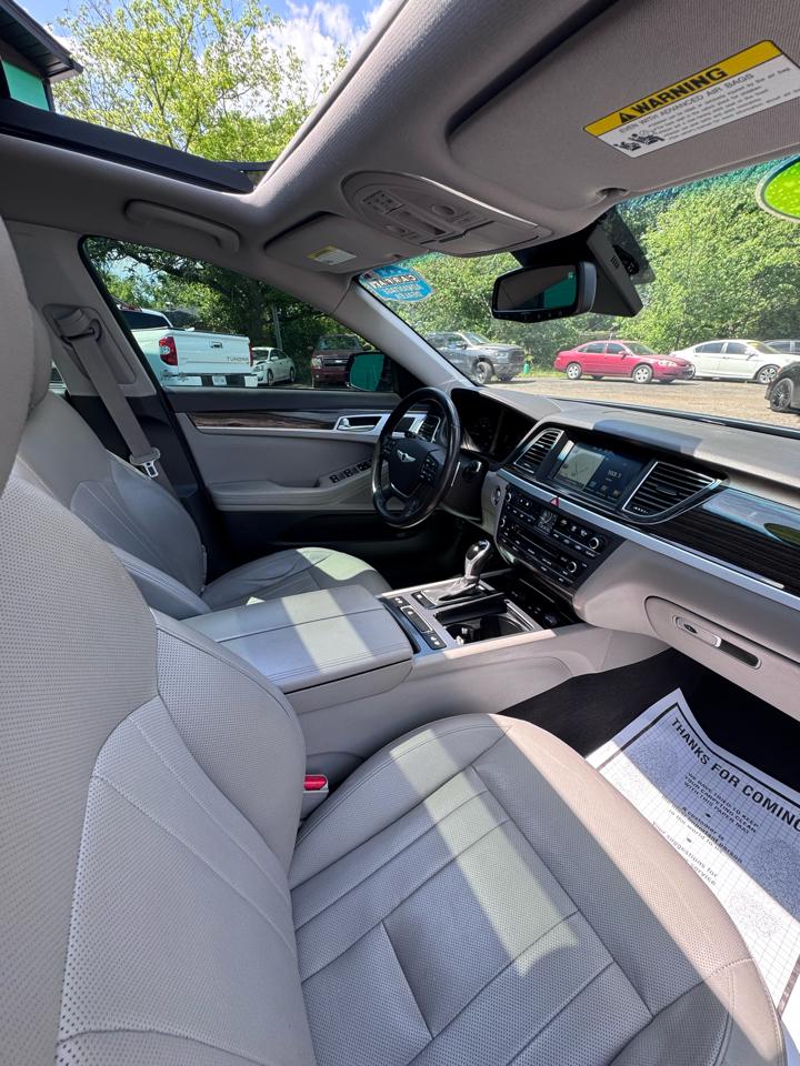 Hyundai Genesis 4dr Sdn V6 3.8L AWD 2015