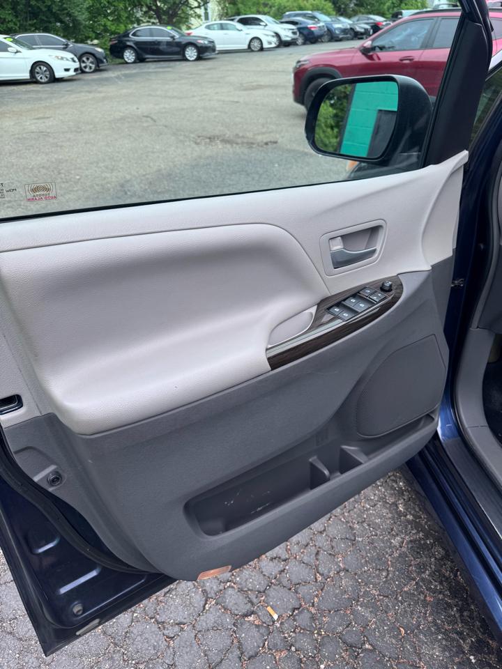 Toyota Sienna Limited Premium AWD 7-Passenger (Natl) 2018