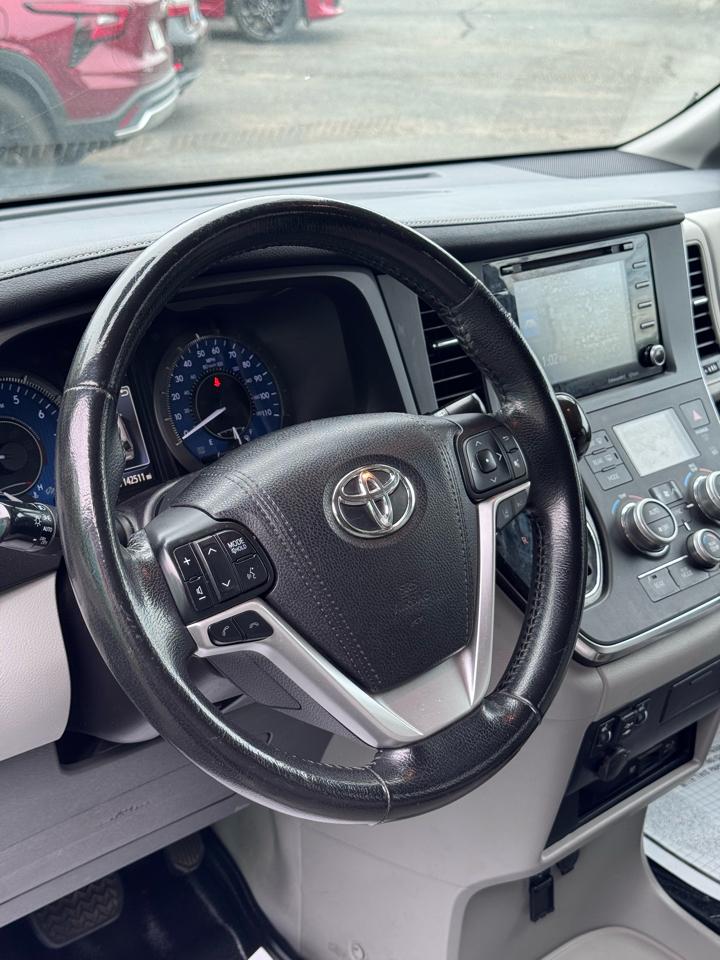 Toyota Sienna Limited Premium AWD 7-Passenger (Natl) 2018