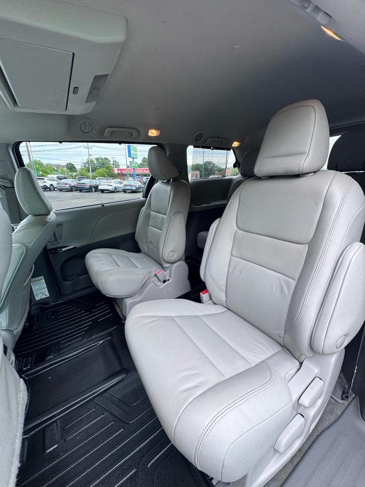 Toyota Sienna Limited Premium AWD 7-Passenger (Natl) 2018