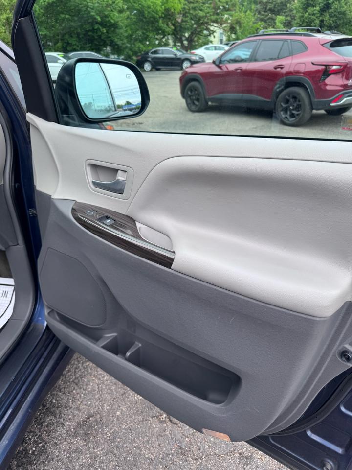 Toyota Sienna Limited Premium AWD 7-Passenger (Natl) 2018