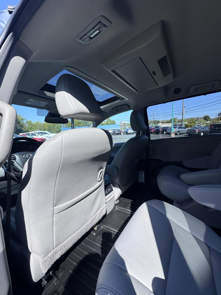 Toyota Sienna Limited Premium AWD 7-Passenger (Natl) 2018