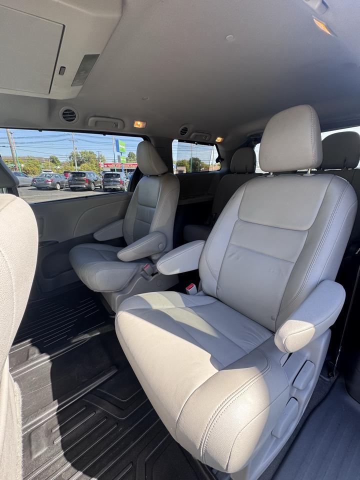 Toyota Sienna Limited Premium AWD 7-Passenger (Natl) 2018