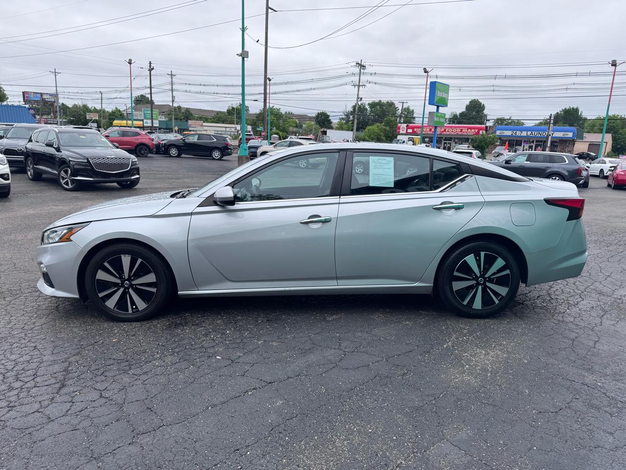 Nissan Altima 2.5 SV Sedan 2021